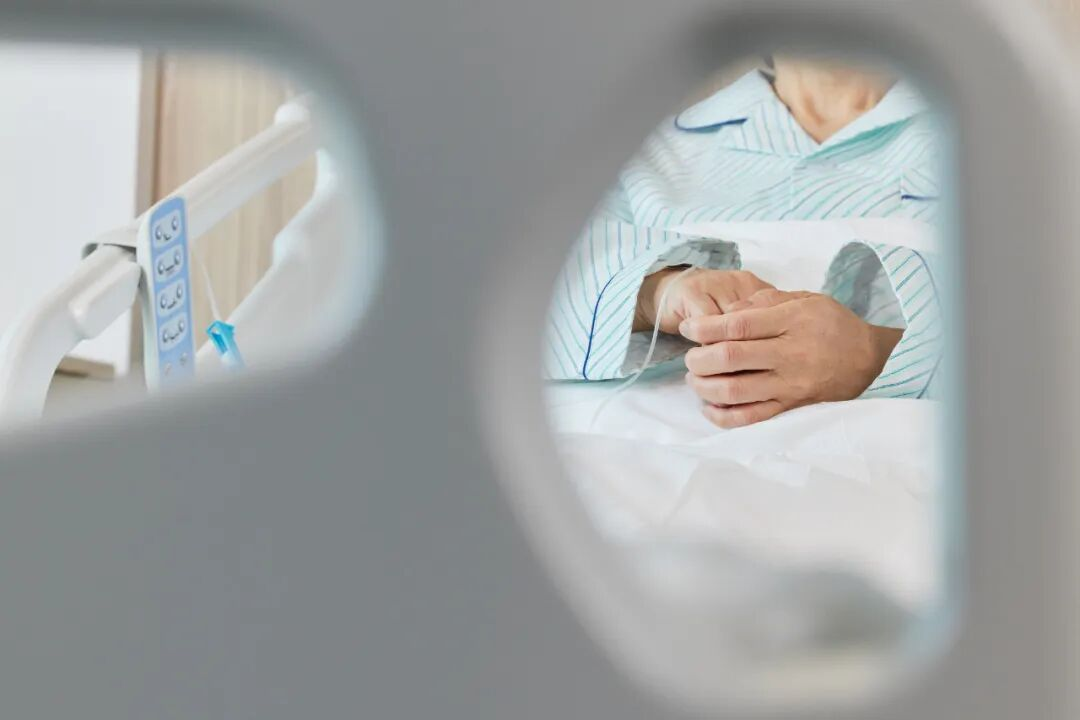 老年女性血尿如何诊断与治疗？——附1例诊治全过程
